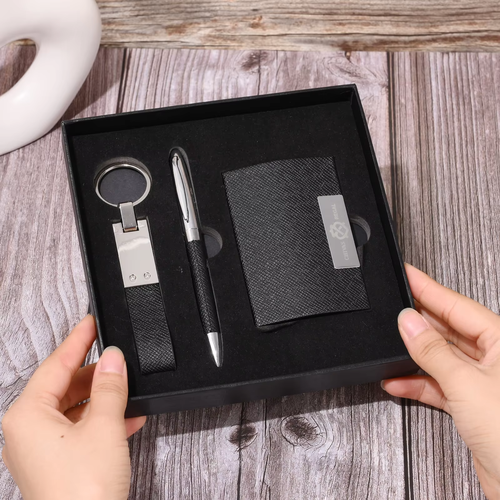 Luxury custom logo Corporate Business Souvenir gift items Promotional Keychain Card Holder set  